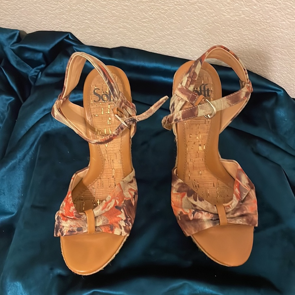 Size 8 Sofft multicolored wedges